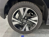 純正アルミホイール付き。タイヤ装着サイズは「155/65R14」です。