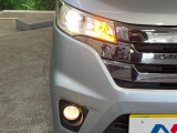 【HIDヘッドライト】非常に明るく前方を照らしてくれるので、悪天候や夜間の走行時も視界良好で安心してお乗りいただけます。