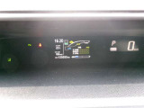先進感あるコックピットを演出するセンターメーター♪