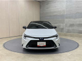 お車購入のポイントとなるフロントマスクです!シャープな目つきが印象的なデザインのヘッドランプです。