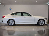 BMWでは重量配分にもこだわりがあり、FRモデルでは50:50とFFモデルでも60:40と前後の重量バランスにこだわり、軽快なハンドリングを実現しております。