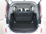 便利な6:4分割可倒式シートです。収納と乗車人数のバランスに優れています♪荷物の大きさに応じたラゲージスペースをフレキシブルに作り出せるので、シーンに応じた使い方ができます♪