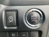 エンジンはブレーキペダルを踏んでスタートスイッチを押すとがかかります!