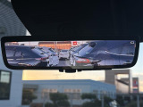 【 デジタルインナーミラー 】車両後方カメラの映像をミラーに映すことが出来ます! そのため、後席に人や荷物があって後方が見えづらい場合でもしっかり視界を確保することが出来ます!//