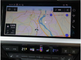 お車選びをお楽しみ頂けるよう、在庫車の展示スペースを十分に確保しております。