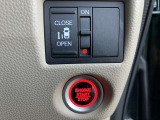 エンジンスタートはボタンを押すだけ!運転席にて左側電動スライドドアの開閉操作が出来ます!便利な機能です!