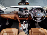 ☆センターパネルを運転席側に僅かに傾けたBMW独特のインパネ☆【駆け抜ける歓び】はここからもスタートしております☆