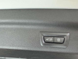 ドライバーを中心に考えた運転席の設定になっております。ナビゲーション/エアコンの操作も簡単に操作が可能です。是非、ご試乗で体感していただくことをおススメいたします。