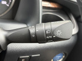 【オートライト(AUTO)】外の明るさをシステムが感知して、自動でヘッドライトが点灯します。ヘッドライトをつけ忘れを防ぐ便利機能です。