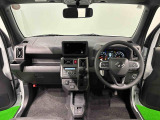 美しいデザインの運転席空に加えてUV&IRカット機能付きフロントガラスの面積や位置取りが良く、前方・右前・左前方向の視認性がいいですよ!