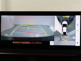 パノラミックビューモニター付きです。車両を上から見たような映像をモニター画面に表示。運転席からの目視では見にくい、車両周辺の状況をリアルタイムでしっかり確認できます。