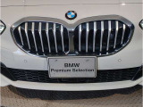【キドニーグリル】BMWは約90年もの間、ほぼ全ての車両にひと目でBMWだと分かるこの特徴的なフロントグリルが備えられ、デザイン・アイコンとして親しまれてきました。