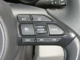 【レーダークルーズコントロール】(全車速追従機能付)付きです。車速に応じて追従支援してくれるので、ロングドライブも快適です。詳細は販売店スタッフまでおたずねください。