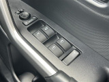 【電動格納ミラー】ドライバーの目線に合わせ、ミラーの上下左右調整が可能です。