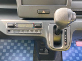 家庭用エアコン同様に温度設定するだけで室内温度を快適に保ってくれる フルオートエアコンを装備しています!