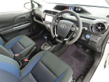 シンプルで使いやすいデザインの運転席です。