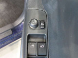 ドアミラーは電動格納式です。