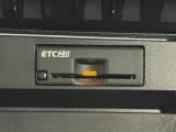 【ETC2.0】ETCが生まれ変わり、高速道路と自動車が情報を連携。渋滞の迂回ルートを教えてくれたり、災害時の適切な誘導をしてくれたりと、多彩な情報サービスでさらなる快適なドライブを提供します。