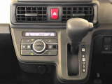 温度を設定すれば、自動で車内の温度管理をしてくれる優れものです♪ATミッションで運転楽々