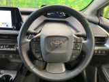 インテリアに合わせたデザインのステアリングは、運転される方のことも考え、運転しやすい形状、大きさです。是非一度、実際に触ってお確かめください。