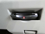 ETC車載機です。高速・有料道路の料金をキャッシュレスでスムーズに通過できます。