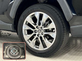 タイヤサイズは235/55R19!純正アルミホイール!残り溝は5ミリ程度!スペアタイヤ入っています!