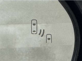 車線変更時の後方確認をアシストしてくれるブラインドスポットモニター!ドアミラーの死角を検知してくれるから車線変更もスムーズです。