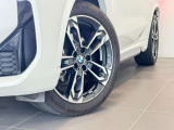 BMW純正アロイホイールはモデルやパッケージに合わせてデザインされています。洗練されたデザインで、足元の個性を引き立てます。