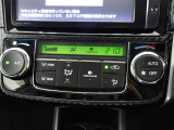 オートエアコンです。車内を設定温度に保ち、快適空間をキープします。