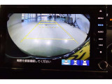 ■バックモニター■  車両後方の映像を画面に表示し、駐車などの後退操作をサポートします。