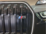 ☆BMWの代名詞とも言える【キドニーグリル】一目見ただけでBMW車であると認識できる確固たるアイコンとして存在感を放ちます☆