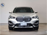【キドニーグリル】BMWは約90年もの間、ほぼ全ての車両にひと目でBMWだと分かるこの特徴的なフロントグリルが備えられ、デザイン・アイコンとして親しまれてきました。