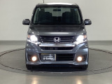 ディスチャージヘッドライト【HID】を装備していますのでとても明るく、夜間の走行や雨の日も安全・安心です。