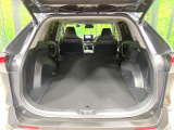 普段のお買い物や通勤、送迎等に十分な荷室スペースを確保しております。セカンドシートを倒すと、大きな荷物の積載も可能です♪