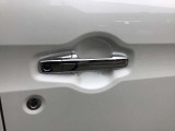 キーをポケットに入れたままでもドアのロック&アンロックができ、雨の日や、荷物の多い日に大活躍!