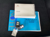メンテナンスノート【整備記録簿】、取説も揃っています。スマートキーはバッグなどにしまったままボタン操作でエンジンの始動・停止ができて大変便利です。