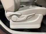 運転席シートリフターを装備しています★細かくドライビングポジションを設定できるので運転し易く、疲れにくいですね♪