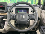 インテリアに合わせたデザインのステアリングは、運転される方のことも考え、運転しやすい形状、大きさです。是非一度、実際に触ってお確かめください。