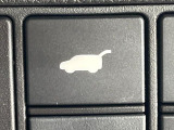 【パワーバックドア】スマートキーや運転席のボタンを押すだけでリアゲートが自動で開閉します!荷物を持っている時や、高い位置にあるバックドアを閉める際に便利な機能です♪