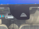 【三菱e-Assist】走行中に前方の車両等を認識し、衝突しそうな時は警報とブレーキで衝突回避と被害軽減をアシスト。より安全にドライブをお楽しみいただけます。
