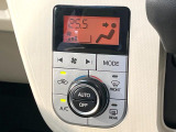 【オートエアコン】一度お好みの温度に設定すれば、車内の温度を検知し風量や温度を自動で調整。暑い&hellip;寒い&hellip;と何度もスイッチ操作をする必要はありません。快適な車内空間には必須の機能ですね♪