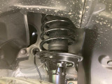 お車を安心してお乗りいただく為には、足回りの定期点検が欠かせません。サービスサポート(有償保証)では無料点検もご提供しており、安心のカーライフをお過ごしいただけるサポート体制が整っています。