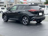 車線逸脱防止支援システム,車両が車線をはみ出す可能性がある場合に警報音と警告表示と共に車線内に戻すようにハンドル操作をサポートしてくれます。