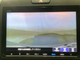【バックカメラ】運転が苦手な方も車庫入れラクラクです!ギアをリバースに入れれば自動的に切り換わりますので、面倒な操作は不要です♪狭い駐車場もお車を傷つけず安心ですね!