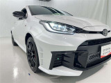 大型ロアグリルで軽量化と冷却効率の向上、さらには走行時の耐久性を確保し、精悍でタフな印象を演出します。