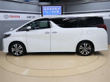 両側パワースライドドア付きだから、狭い駐車スペースなどでの 乗り降りラクラク!小さなお子さまのいるご家庭には嬉しい装備。