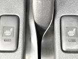 【シートヒーター】寒い日に重宝するシートヒーター!エアコンより早く温まってくれるので寒がりの人も安心ですね♪エアコンの温風は乾燥するから苦手、という方にもをおすすめです。