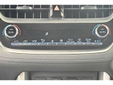 オートエアコンでお好きな温度に設定すれば自動的に温度を調節、車内を快適空間に仕上げてくれます。