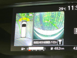 【アラウンドビューモニター】専用のカメラにより、上から見下ろしたような視点で360度クルマの周囲を確認することができます☆死角部分も確認しやすく、狭い場所での切り返しや駐車もスムーズに行えます。