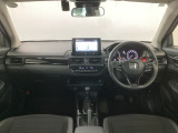 【前方視界】開放的な前方視界!運転がしやすく疲れにくいです♪窓が大きく、見通しがとっても良いおクルマですよ♪